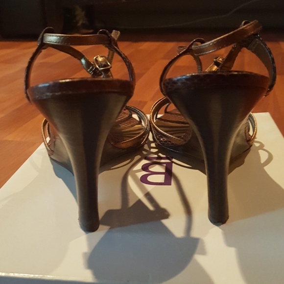 BRONZE COLORED EUC STRAPPY SANDAL by BAKERS - Picture 3 of 3